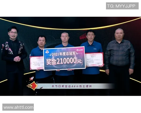 重庆足球队逆袭之路总决赛特别报道展现拼搏精神与团队力量