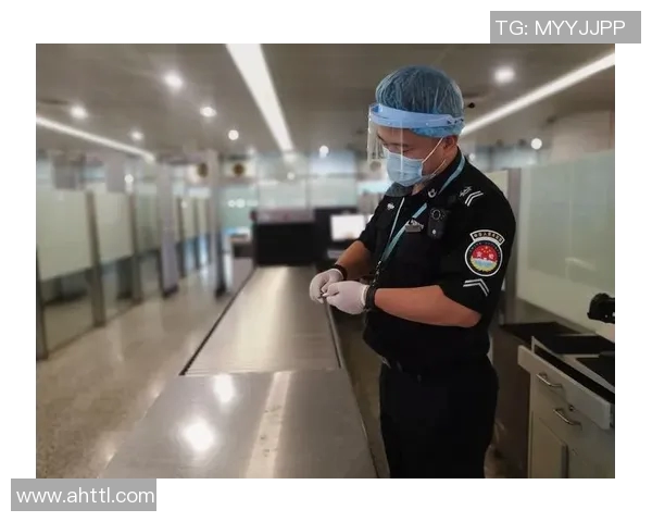 足球明星机场安检遭遇粉丝围堵安保措施升级引发热议